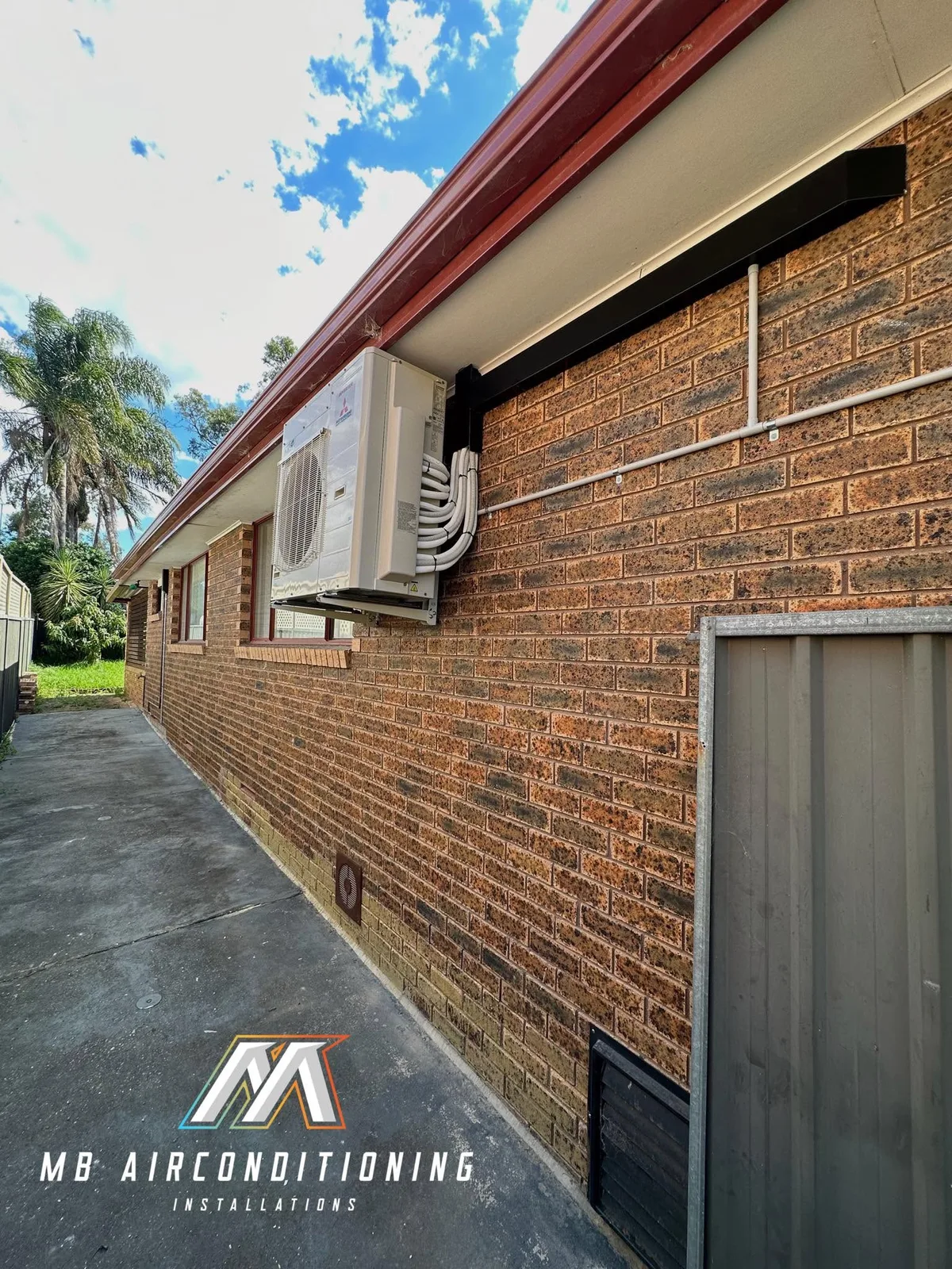 Wall-mounted outdoor air conditioning unit with connected pipework