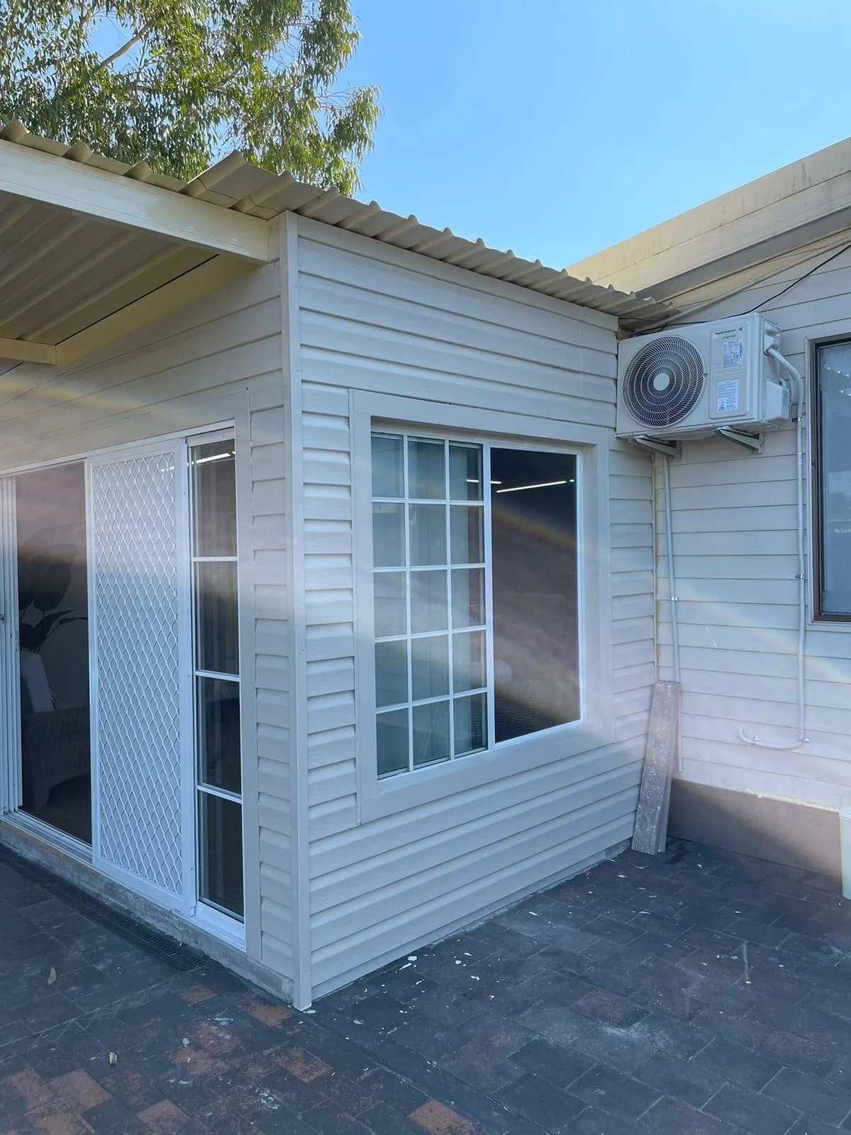 Outdoor air conditioning installation