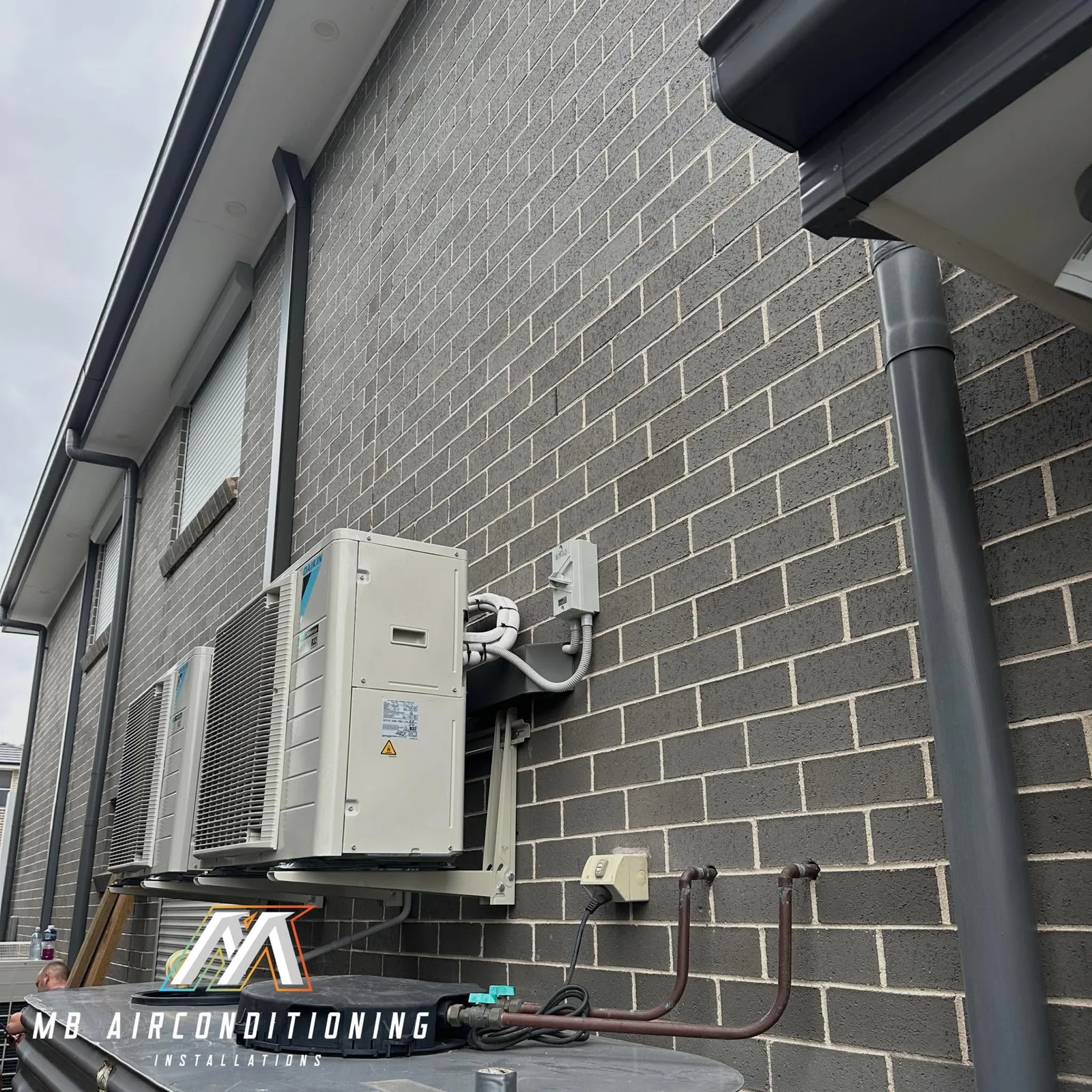 Outdoor condenser installation